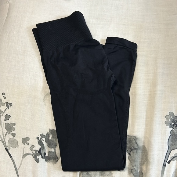 SOLD Gymshark: Everyday Seamless Leggings - Picture 3 of 4